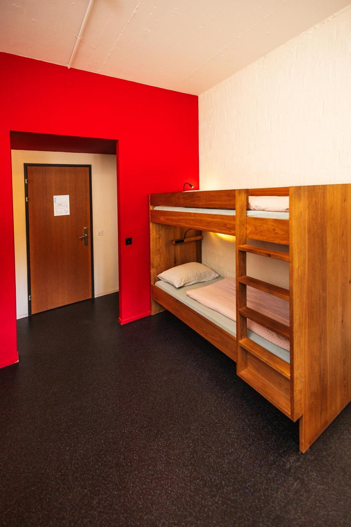 Baden Youth Hostel Екстериор снимка