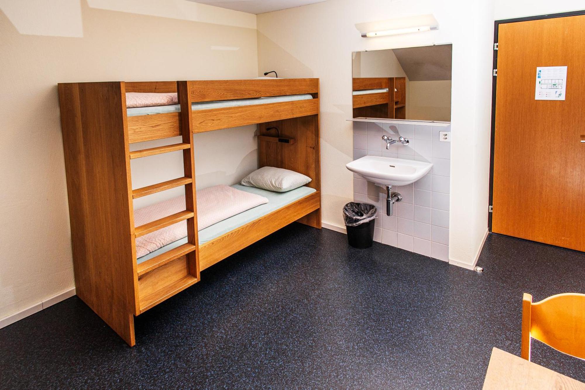 Baden Youth Hostel Екстериор снимка