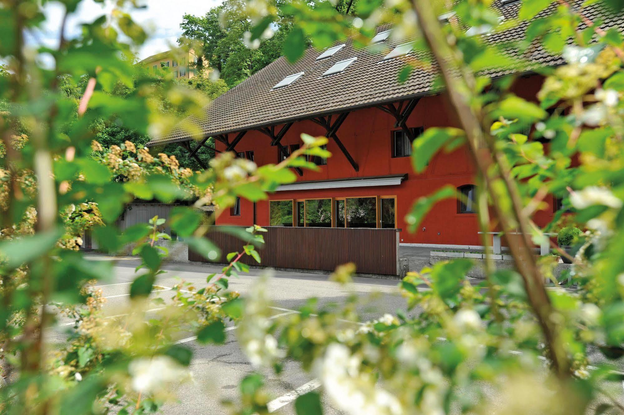 Baden Youth Hostel Екстериор снимка