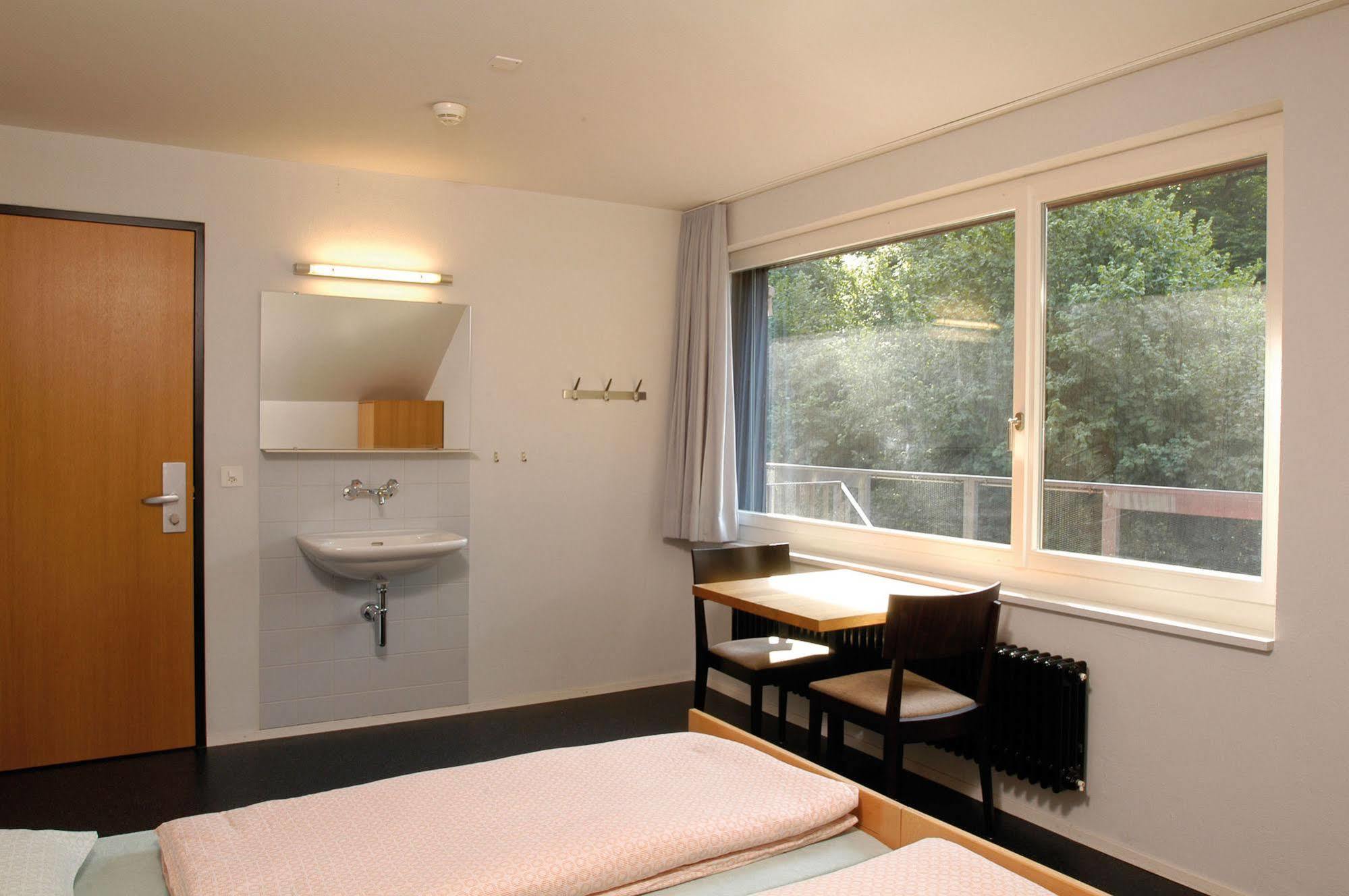 Baden Youth Hostel Екстериор снимка